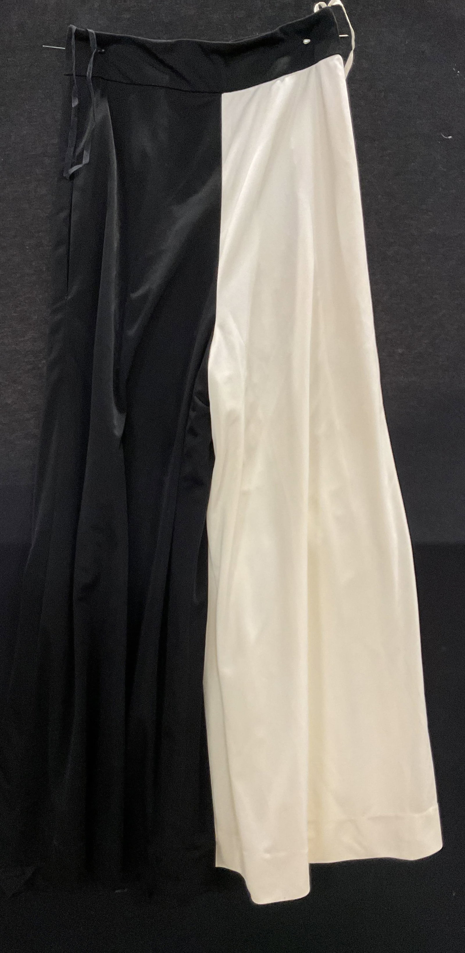 Vtg Garfunkels Mollie Parnis Boutique Pants USA: Vintage Garfunkels Mollie Parnis Boutique Pants. Black and white pants. Back zipper and clasps. Fully lined. Made in USA. Material tag not attached, Material appears to be polyester or synthetic mix.