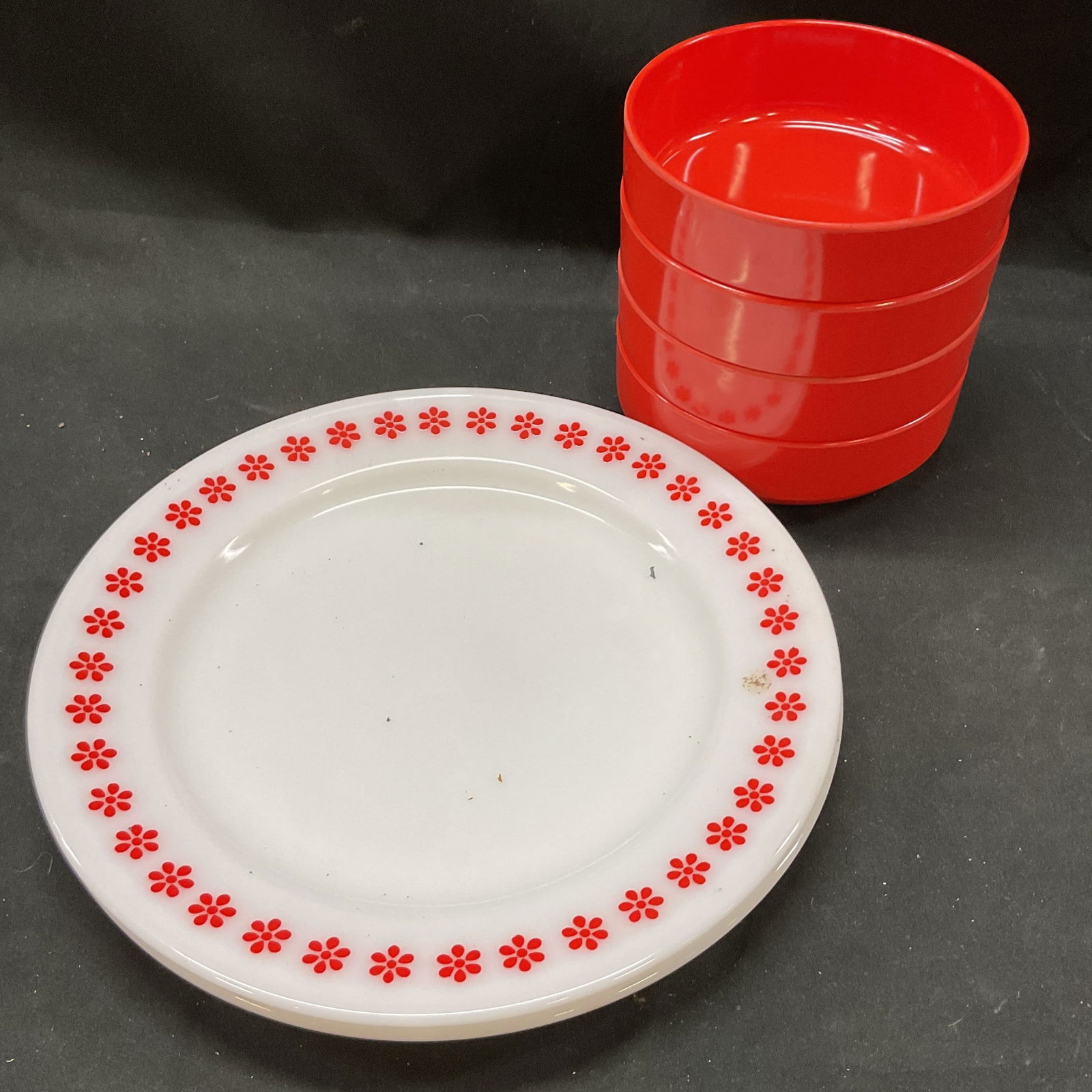 Lot 6 Ingrid Ltd Pyrex Plates Bowls USA (1 of 7)