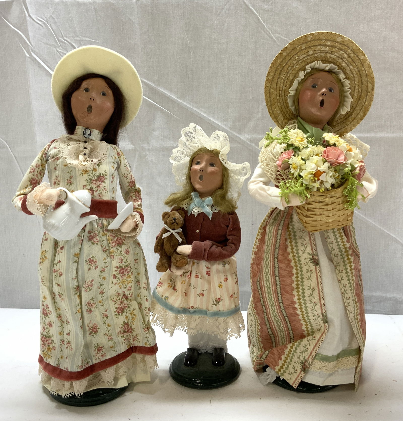 Lot 3+ Byers Choice The Carolers Floral Figurines (1 of 9)