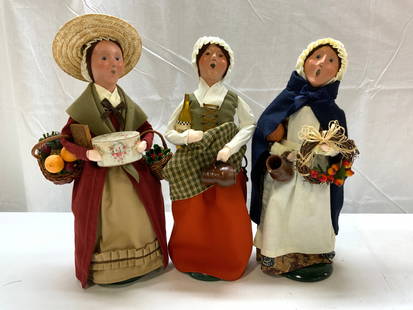 Lot 3+ 2000-2010s Byers Choice Pilgrim Figurines: Lot 3+ 2000-2010s Byers Choice Pilgrim Figurines Figurines are wearing pilgrim attire & are holding baskets & wooden pitchers. Signed & marked. Reads BYERS CHOICE. Surface wear consistent to age, use