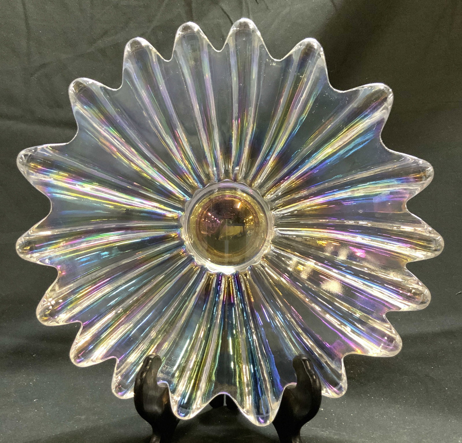 Vntg Floral Form Iridescent Art Glass Bowl: Bowl has iridescent luster. Piece appears to be vintage. Bowl has floral form. Exterior is scalloped. Bowl is glass. Piece measures approximately 11.5 inches wide. Bowl, iridescent glass, iridescent g