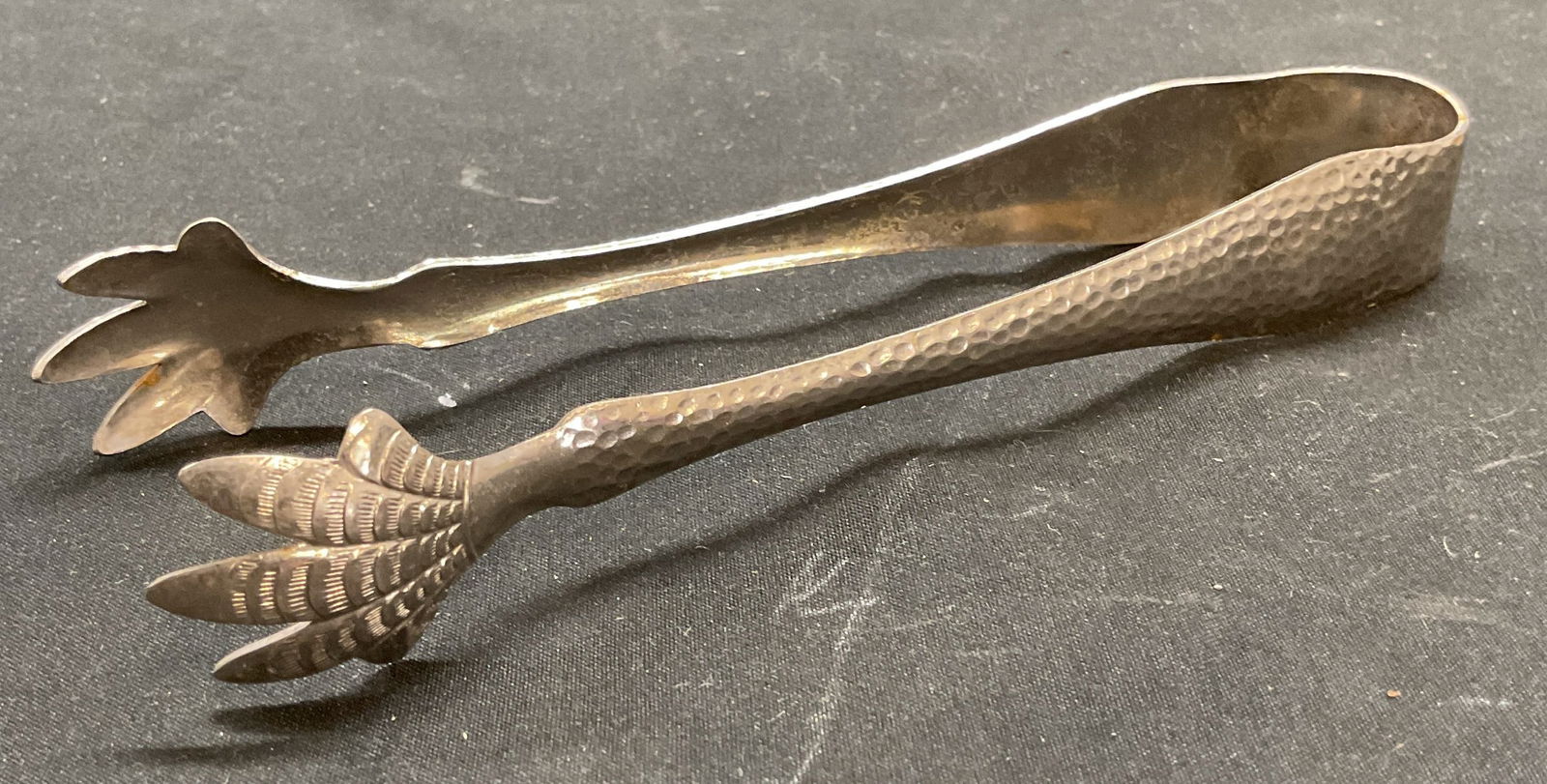 Vtg Hammered Silver Tone Metal Talon Ice Tongs: Vintage hammered silver tone metal talon motif ice tongs. Measure approx 6.75 inches long. Some scratching observed. Tongs, talon tongs, claw tongs, ice tongs, Barware, bar accessories, homewares, hom