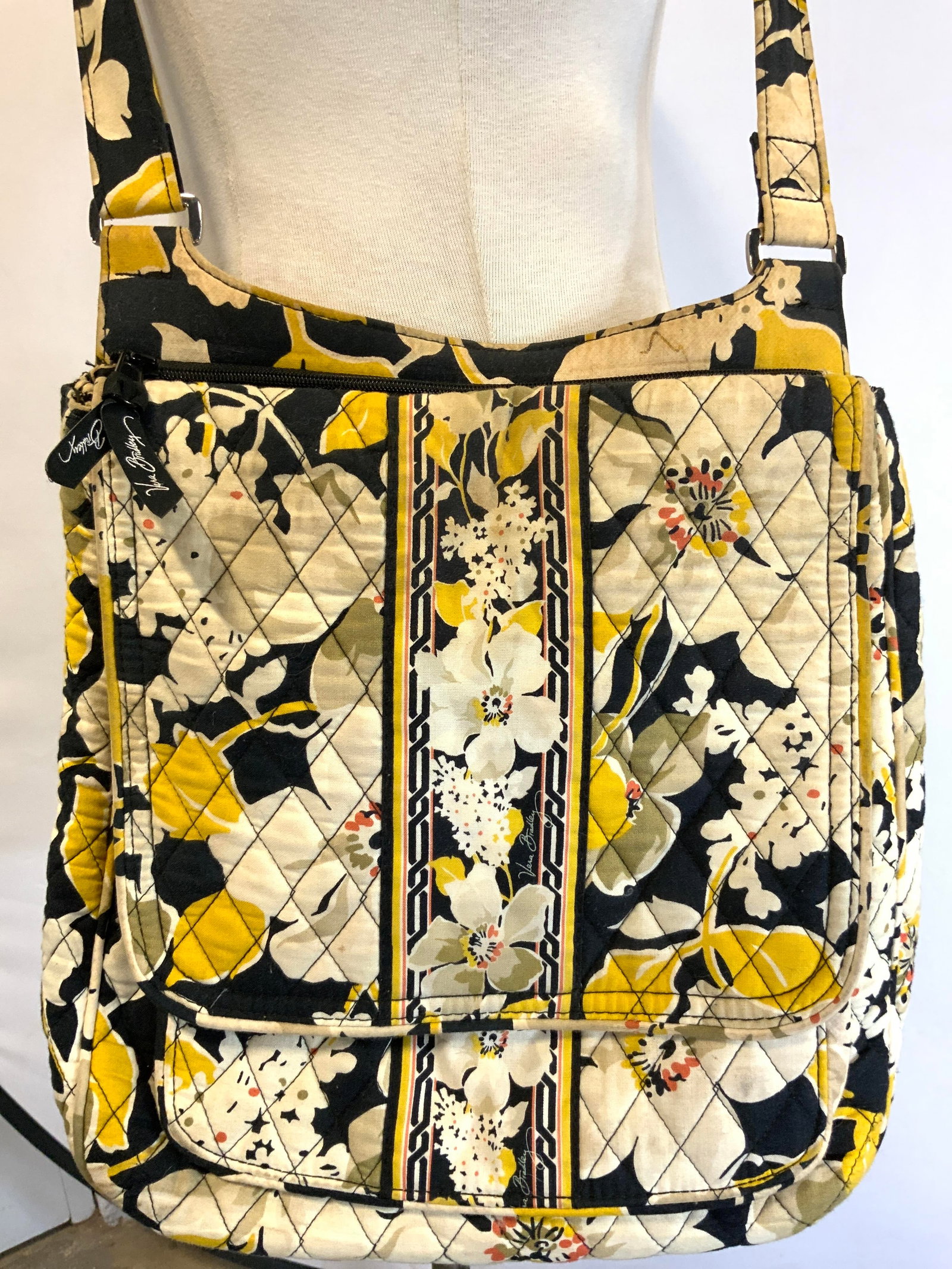 VERA BRADLEY Yellow Floral Crossbody Purse Bag: VERA BRADLEY Yellow Floral Crossbody Purse Bag Crossbody bag features a floral design in colors of yellow, black, & cream. Bag features a zipper on the bag & an adjustable crossbody strap. Signed & ma