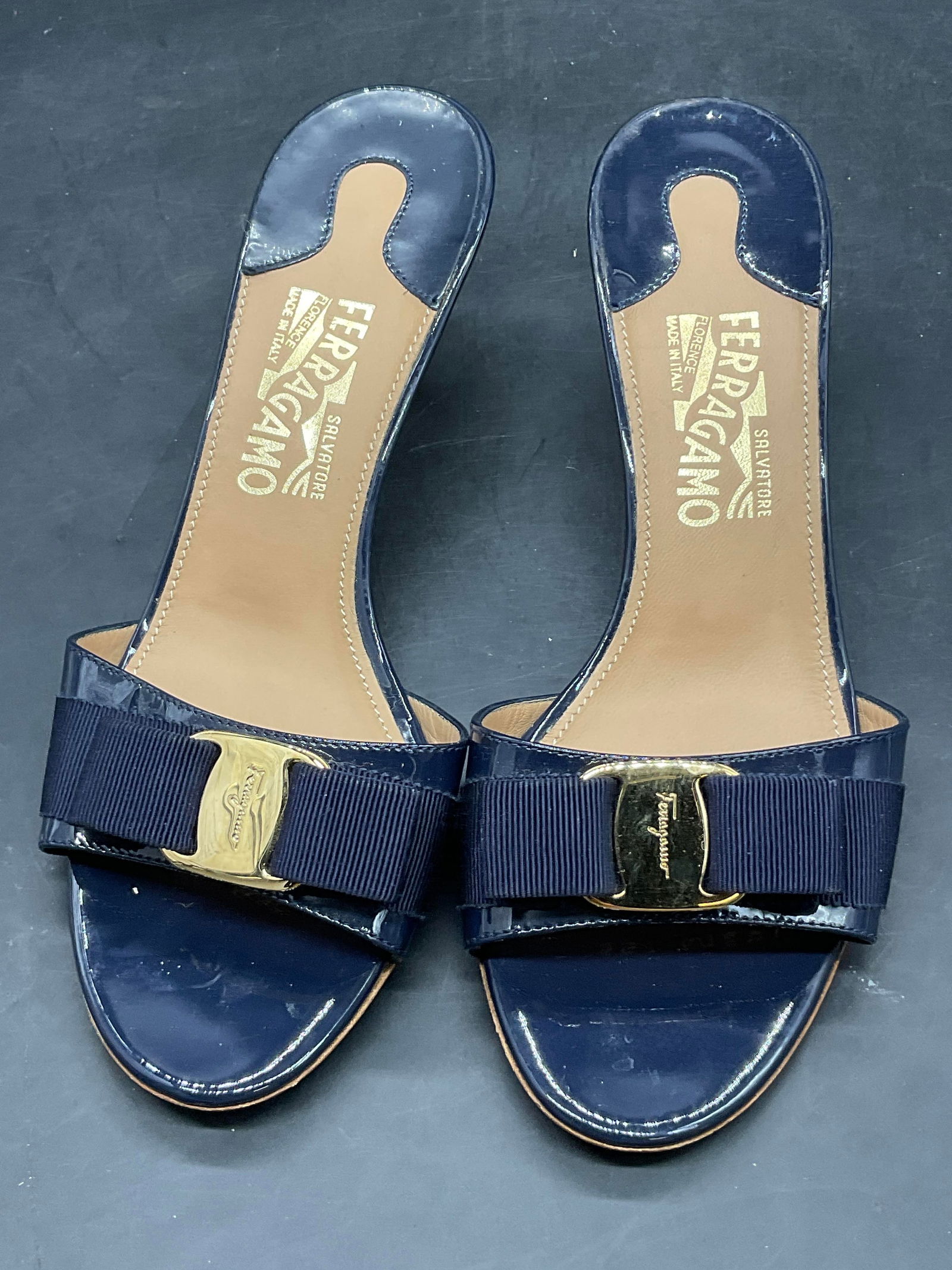 SALVATORE FERRAGAMO ITALY NWT Kitten Heels: SALVATORE FERRAGAMO ITALY NWT Kitten Heels. Blue hued. Original tag to the underside. Underside reads SALVATORE FERRAGAMO Made in Italy. Interior reads 7 1/2. Crafted from leather or leather style mat