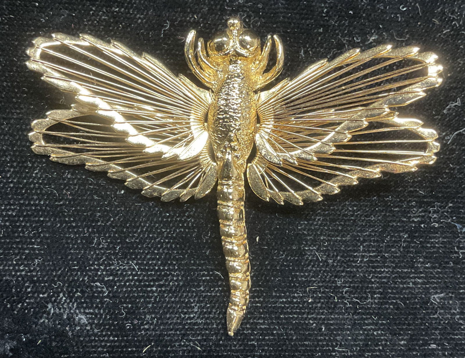 Vtg Monet Gold Tone Dragonfly Brooch: Vintage Monet gold tone dragonfly motif brooch. Signed. Measures approx 1.75 x 2.25 inches. Some wear including scratching observed. Jewelry, estate jewelry, costume jewelry, cocktail jewelry, fashion