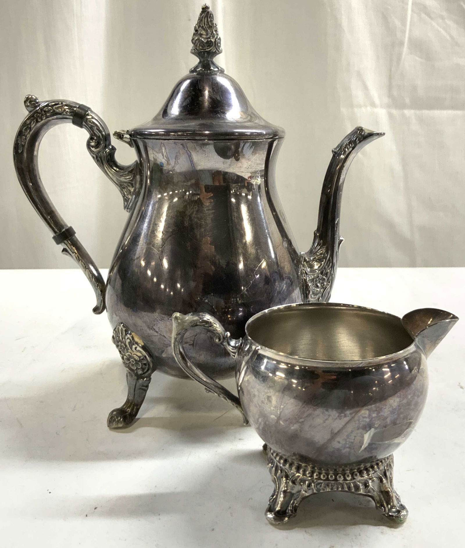 Lot 2 Silver Plate Footed Creamer & Teapot W Lid (1 of 9)