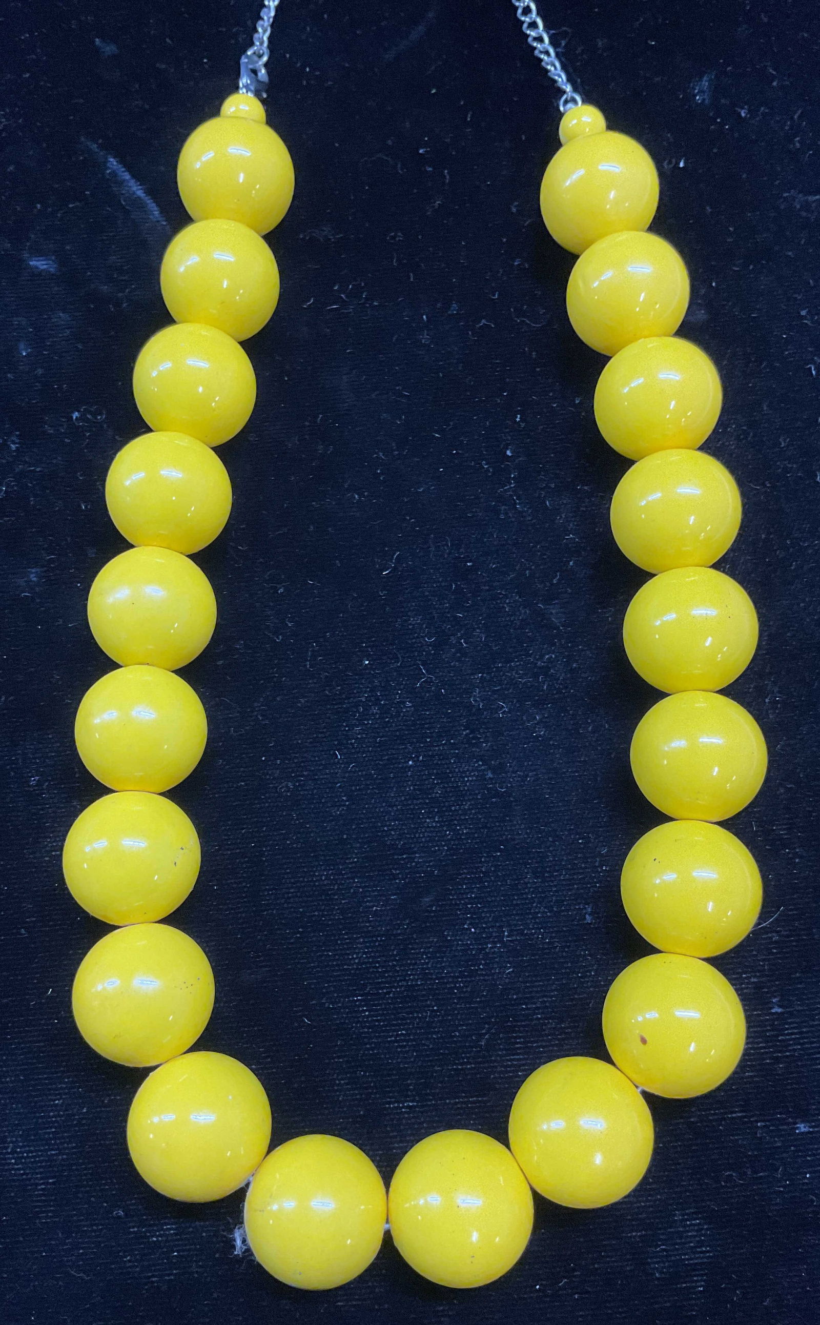 Vintage Chunky Yellow Beaded Necklace: Vintage chunky yellow round beaded necklace. Drop length approx 11 inches. Some wear including scratching observed. Jewelry, estate jewelry, costume jewelry, cocktail jewelry, fashion jewelry, accesso