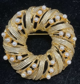 Vintage Gold Tone Faux Pearl Circle Brooch