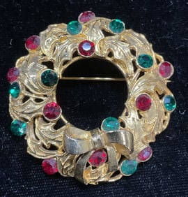 Vintage Gold Tone Crystal Holiday Wreath Brooch