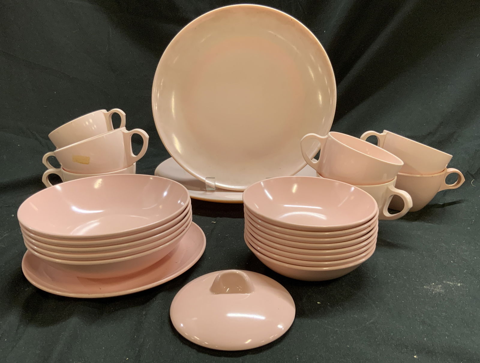 Set 25 Asst Vntg Pink Melamine: Trademarks include ROYMAC MELMAC BY ROYALON, LIFETIME WARE, & WINDSOR MELMAC. Lot includes 8 teacups, 5 bowls, 8 small bowls, 1 lid, 2 dinner plates, & 1 salad plate. Dinner plates measure approximate