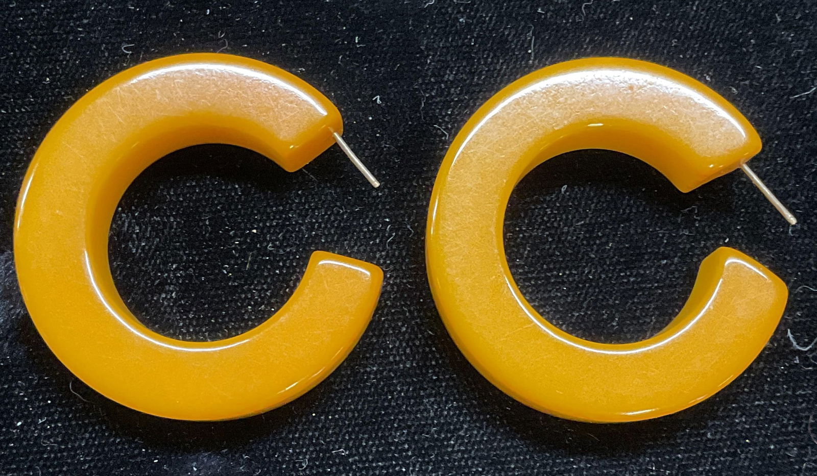 Vintage Chunky Faux Amber Lucite Earrings: Vintage chunky faux amber lucite round earrings. Measure approx 1.5 inches long. Some wear including scratching observed. Jewelry, estate jewelry, costume jewelry, cocktail jewelry, fashion jewelry, a