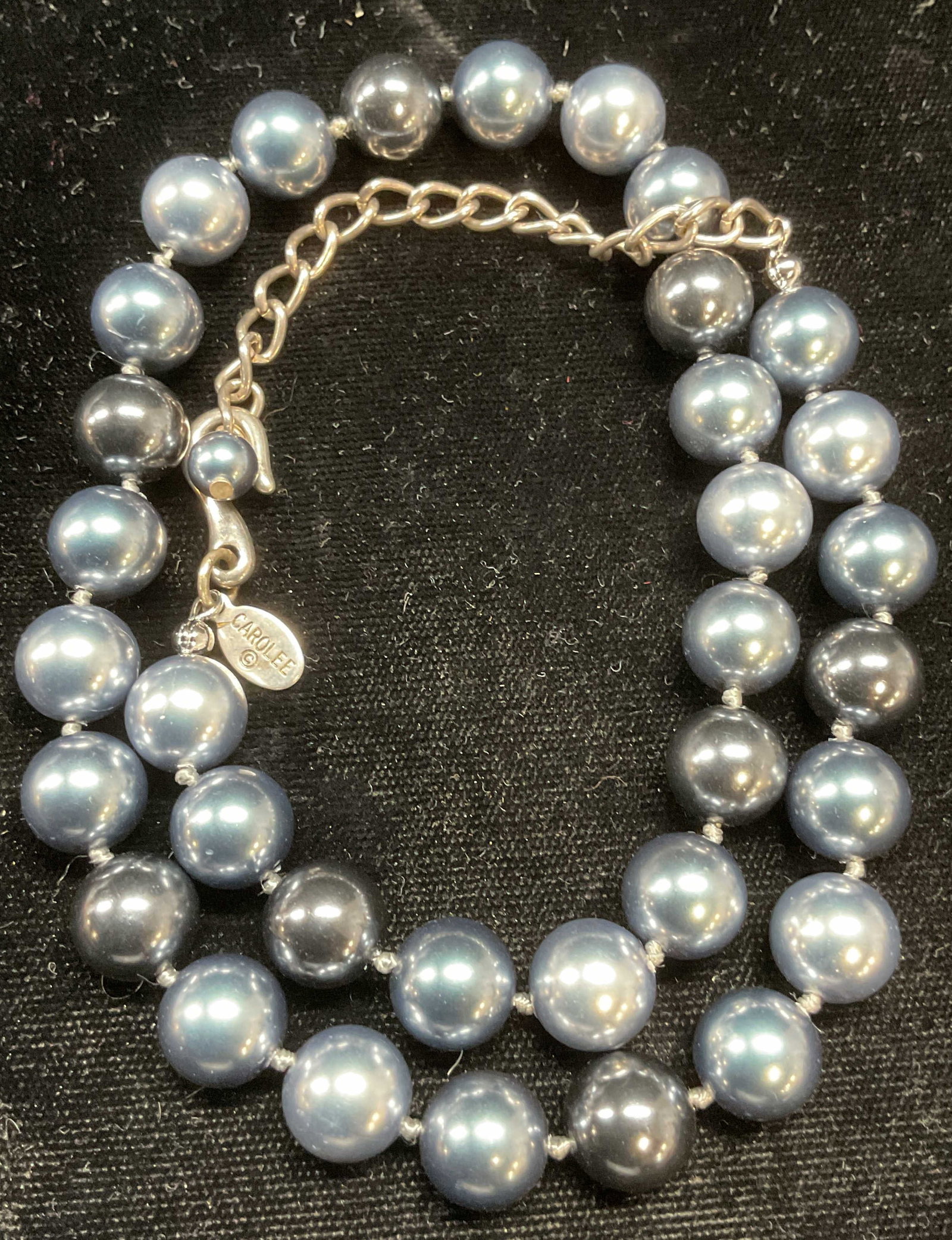 Vtg Carolee Faux Tahitian Pearl Necklace: Vintage Carolee faux Tahitian pearl necklace. Signed. Drop length approx 9 inches. Some wear including scratching observed. Jewelry, estate jewelry, costume jewelry, fashion jewelry, cocktail jewelry,