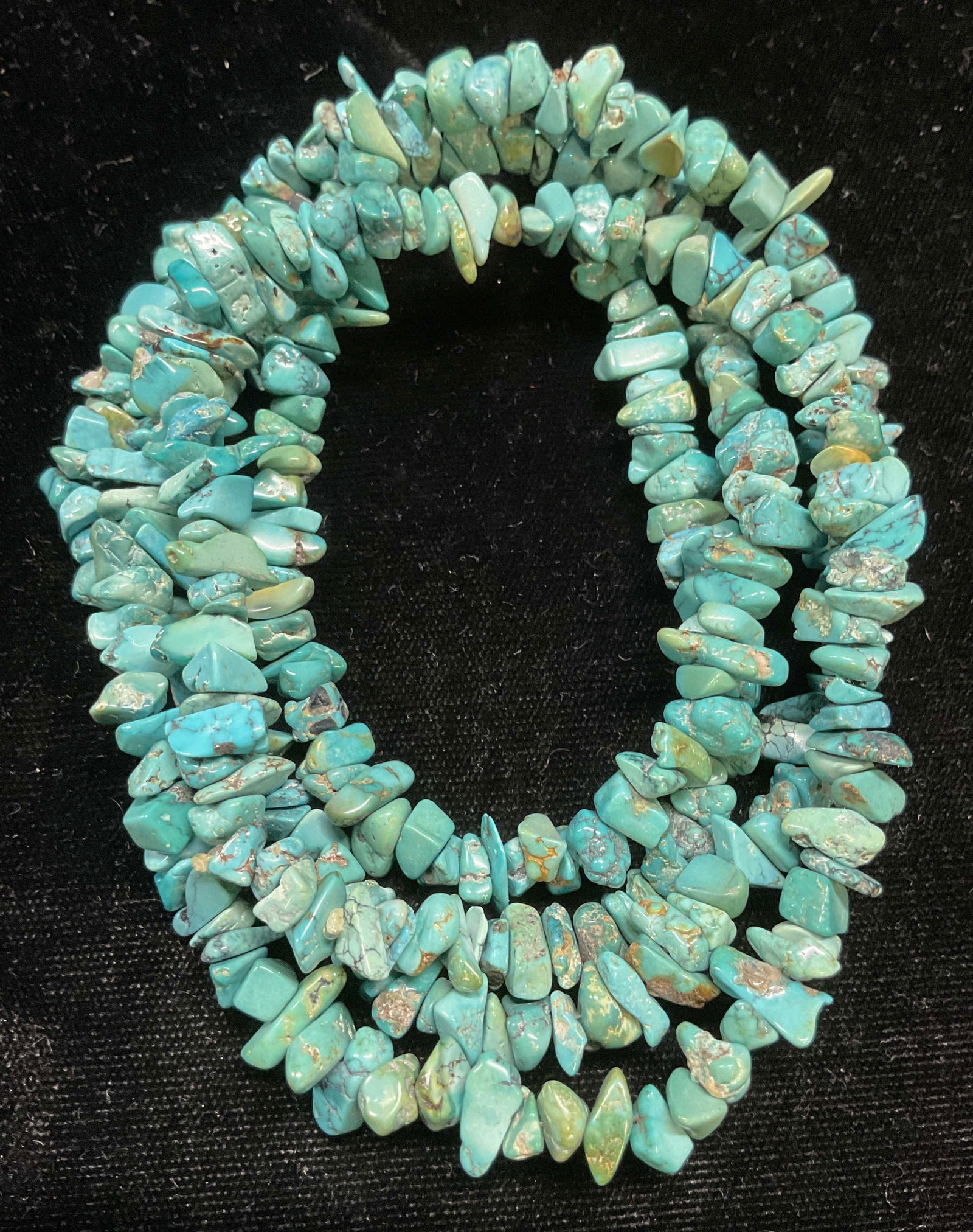Vintage Turquoise Chip Beaded Necklace: Vintage turquoise chip beaded necklace. Drop length approx 17.5 inches. Some wear including scratching observed. Jewelry, estate jewelry, fine jewelry, fashion jewelry, cocktail jewelry, accessories,