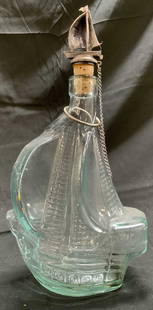 EMPOLI Italian Art Gls Santa Maria Ship Decanter: Decanter appears to be EMPOLI Italian art glass (no apparent markings). Decanter is in the form of the Santa Maria ship. Vessel includes stopper with silver toned metal ship & cork. Decanter measures