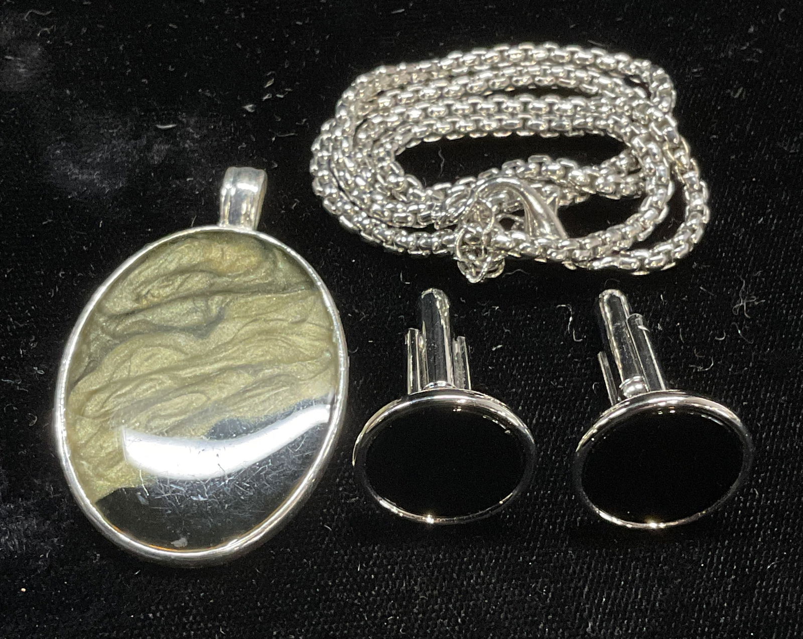 Lot 3 KC Enamel Pendant, Chain, Cufflinks (1 of 7)
