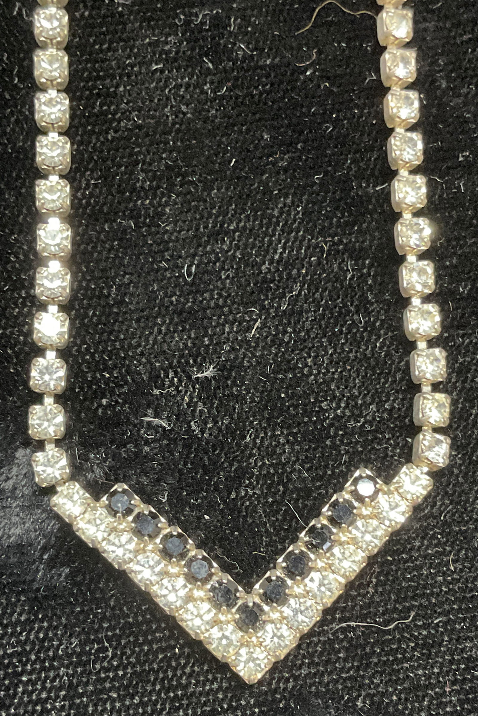Vtg Art Deco Style Crystal Pendant Necklace: Vintage art deco style crystal pendant necklace. Drop length approx 8 inches. Some wear including scratching observed. Jewelry, estate jewelry, costume jewelry, cocktail jewelry, fashion jewelry, acce