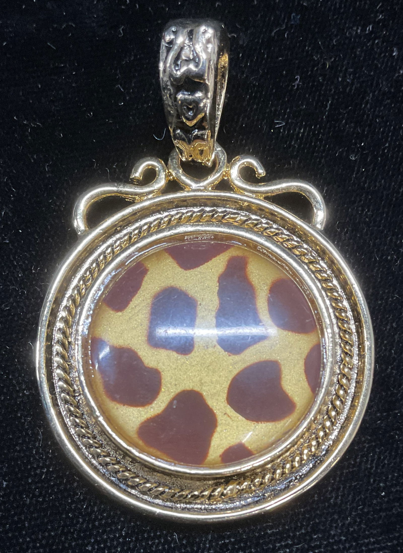 Gold Tone Animal Giraffe Print Pendant (1 of 6)
