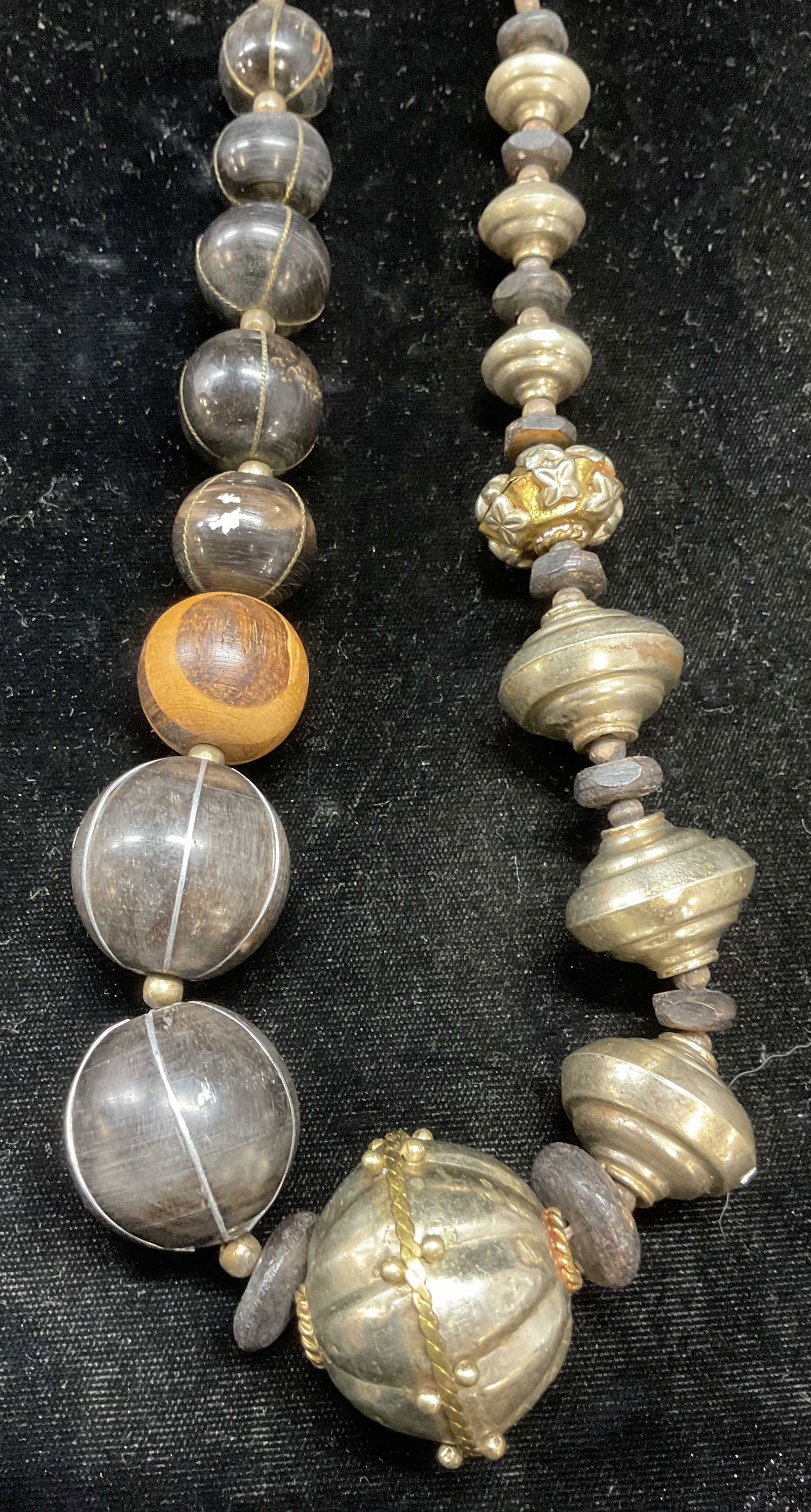 Vtg Silver Tn Wood & Horn Beaded Necklace: Vintage silver tone, wood, and horn beaded necklace. Drop length approx 11.5 inches. Some scratching observed. Jewelry, estate jewelry, costume jewelry, cocktail jewelry, fashion jewelry, accessories,