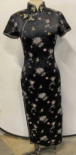 Vtg Da Hwa Black Embroidered Floral Qi Pao: Vintage Da Hwa Black embroidered floral qi pao. Black background with scattered motifs of various flowers. Ride side zipper with snap buttons. Material tag not attached, appears to be rayon satin. 17