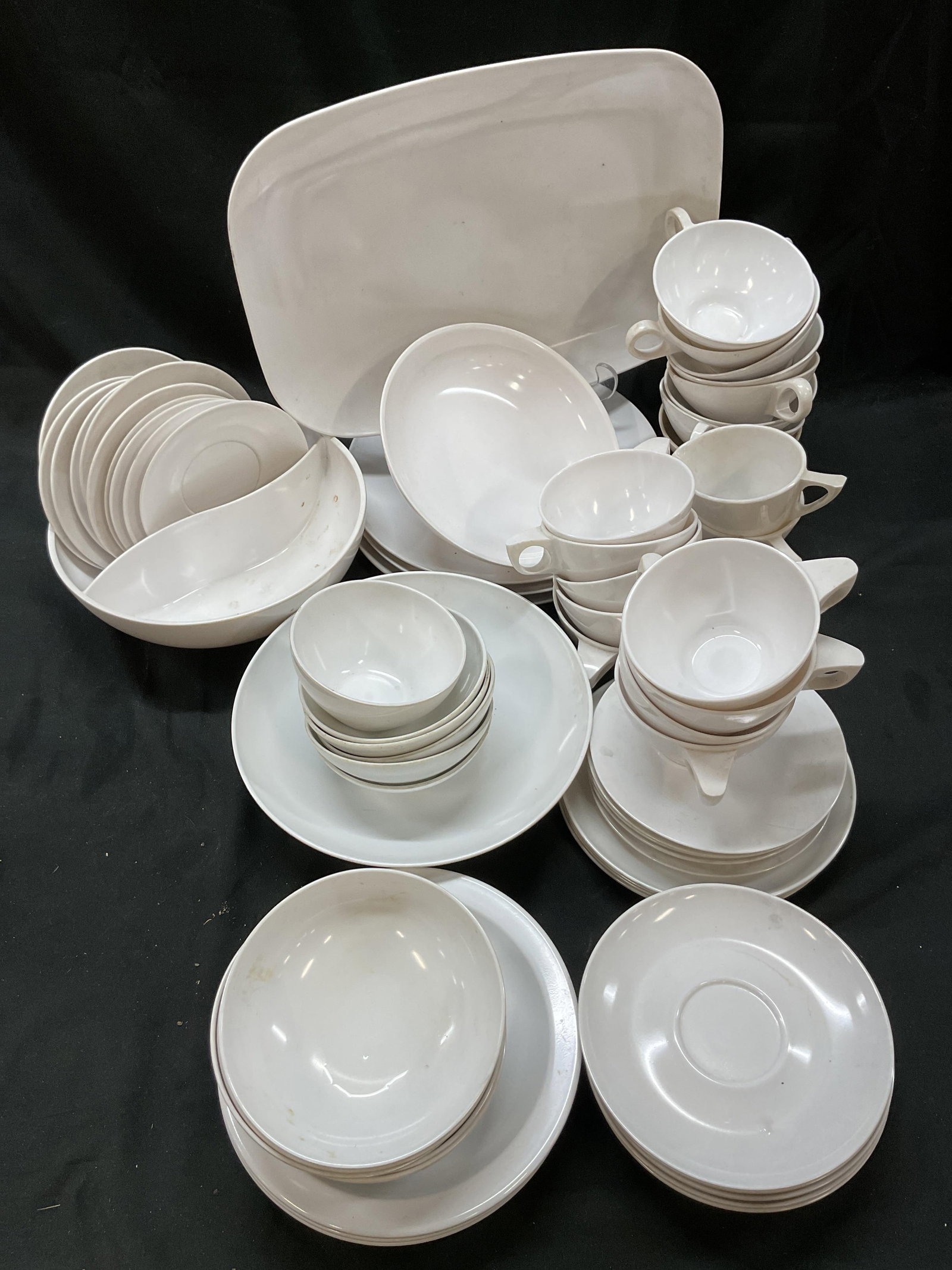 Lot 66 Melamine White Dishware, Apolloware +: Lot 66 melamine white dishware. Apollo ware, Texas ware, Mar crest, BOONTON ware, Kingsway Melmac. Lot includes 11 small bowls, 9 small plates, 4 soup bowls, 2 creamers, 17 saucers, 1 divided serving 