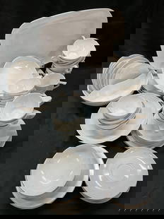 Lot 66 Melamine White Dishware, Apolloware +: Lot 66 melamine white dishware. Apollo ware, Texas ware, Mar crest, BOONTON ware, Kingsway Melmac. Lot includes 11 small bowls, 9 small plates, 4 soup bowls, 2 creamers, 17 saucers, 1 divided serving