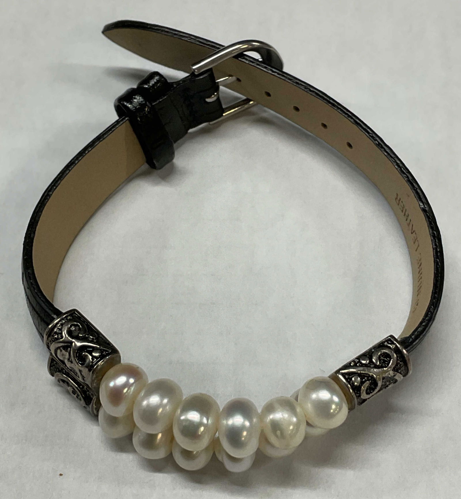 Vtg Sterling Silver Leather Pearl Buckle Bracelet: Vintage sterling silver genuine leather peal buckle bracelet. Adjustable buckle. Black leather bracelet with pearl design details. 18 grams. 6.75 inches long. Some surface wear consistent with exposur