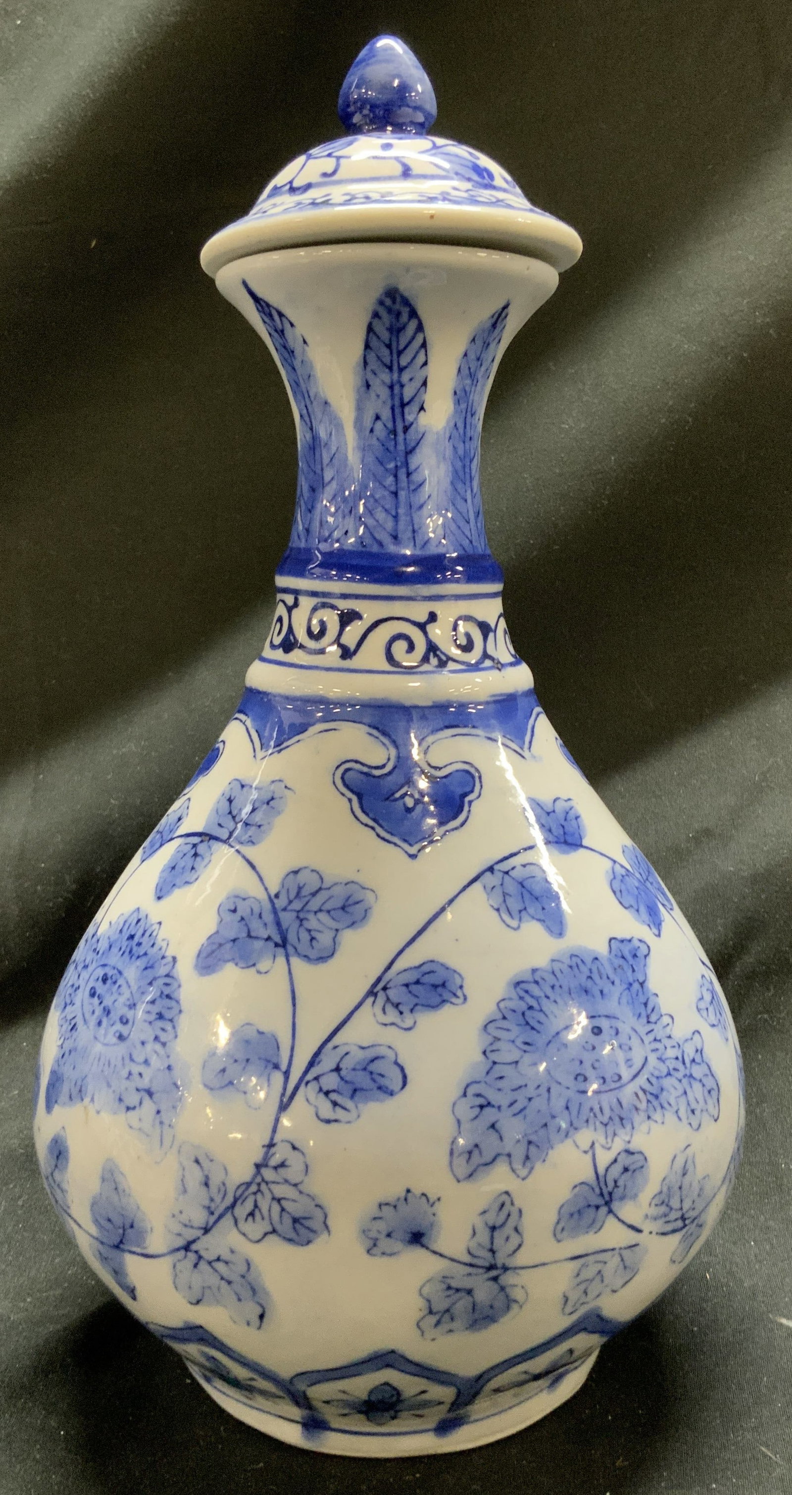 Vntg White & Blue Chinoiserie Floral Ginger Jar: Vntg White & Blue Chinoiserie Floral Ginger Jar Blue & white ginger jar featuring hand-painted floral patterns & a domed lid. Surface wear consistent to age, use & exposure. Measurements: length 2.5in