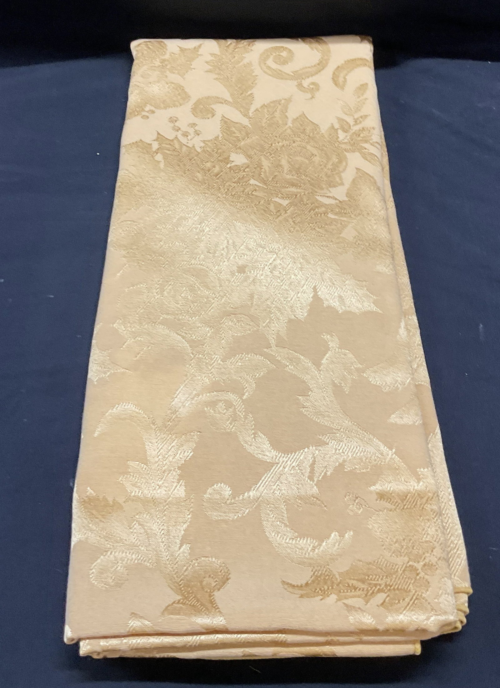 Vintage Gold Yellow Floral Print Tablecloth: Vintage gold yellow floral print tablecloth. Feels like cotton. Measures approx 88 x 62 inches. Some blemishes. Tablecloth, vintage tablecloth, yellow tablecloth, gold tablecloth, floral tablecloth, h