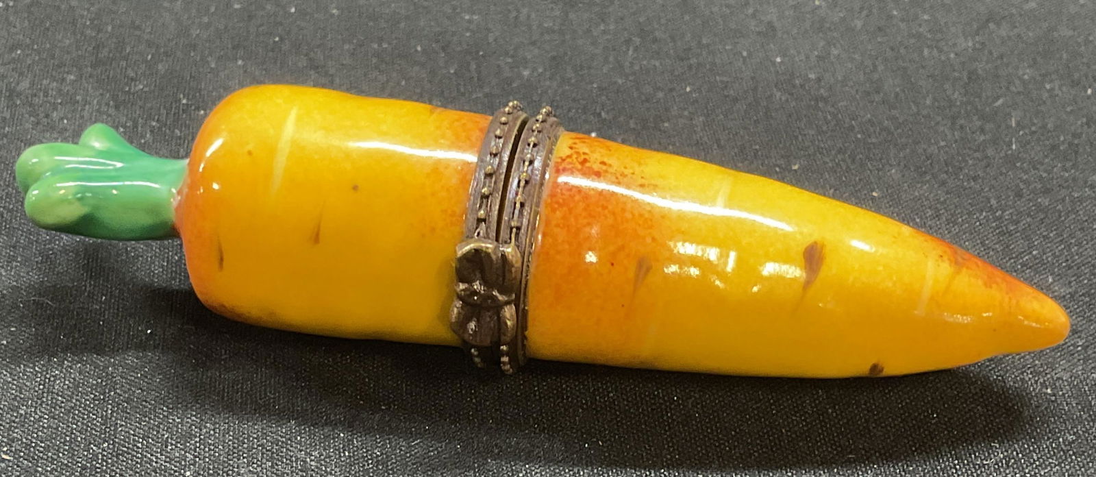 Vtg Hand Painted Porcelain Carrot Trinket Box (1 of 6)