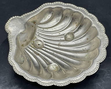 CELTIC QUAILTY PLATE Vintage Clamshell Dish, Eng: CELTIC QUAILTY PLATE Vintage Clamshell Trinket Dish. CELTIC QUAILTY PLATE, MADE IN ENGLAND. Other verbiage illegible. Measures approx. 1H x 4.75W in. Surface wear, discoloration, and residue present.