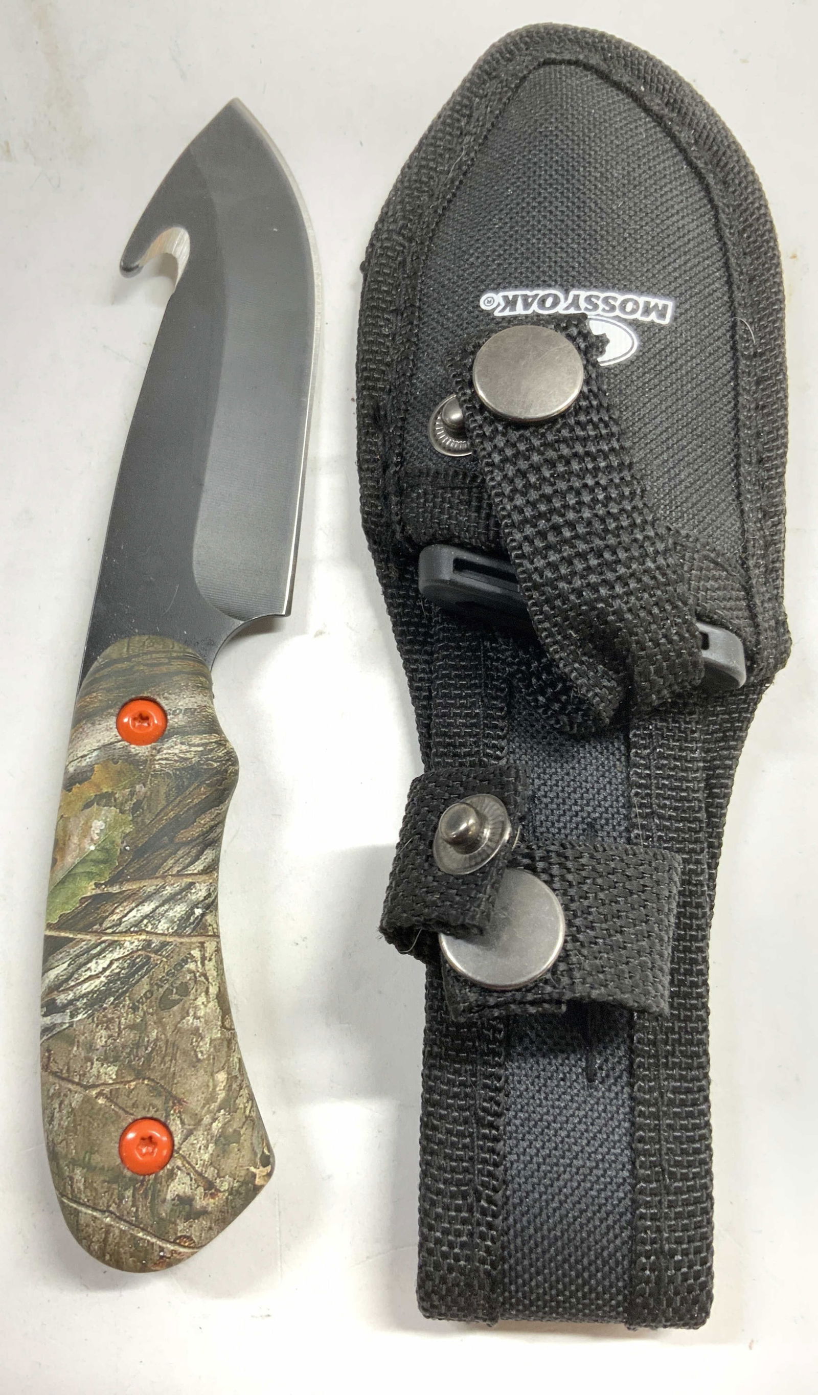 MOSSY OAK Camouflage Handle Surv Knife w Case: Knife and case are trademarked MOSSY OAK. Survival knife has camouflage handle. Case is place toned appears to be Polyester. Knife measures approximately 7 inches long 1.25 inches wide. Knife, surviva