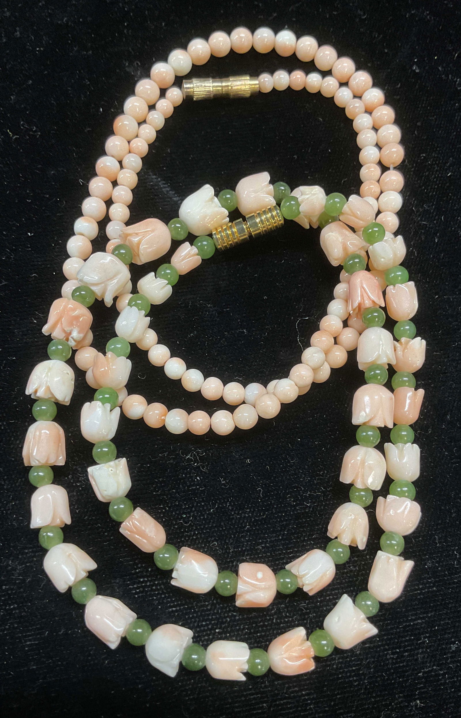 Lot 2 Vtg Corl & Jade Beaded Necklaces (1 of 7)