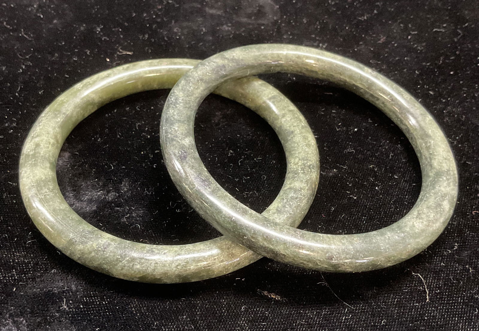 Lot 2 Vintage Carved Jade Bangle Bracelets (1 of 6)