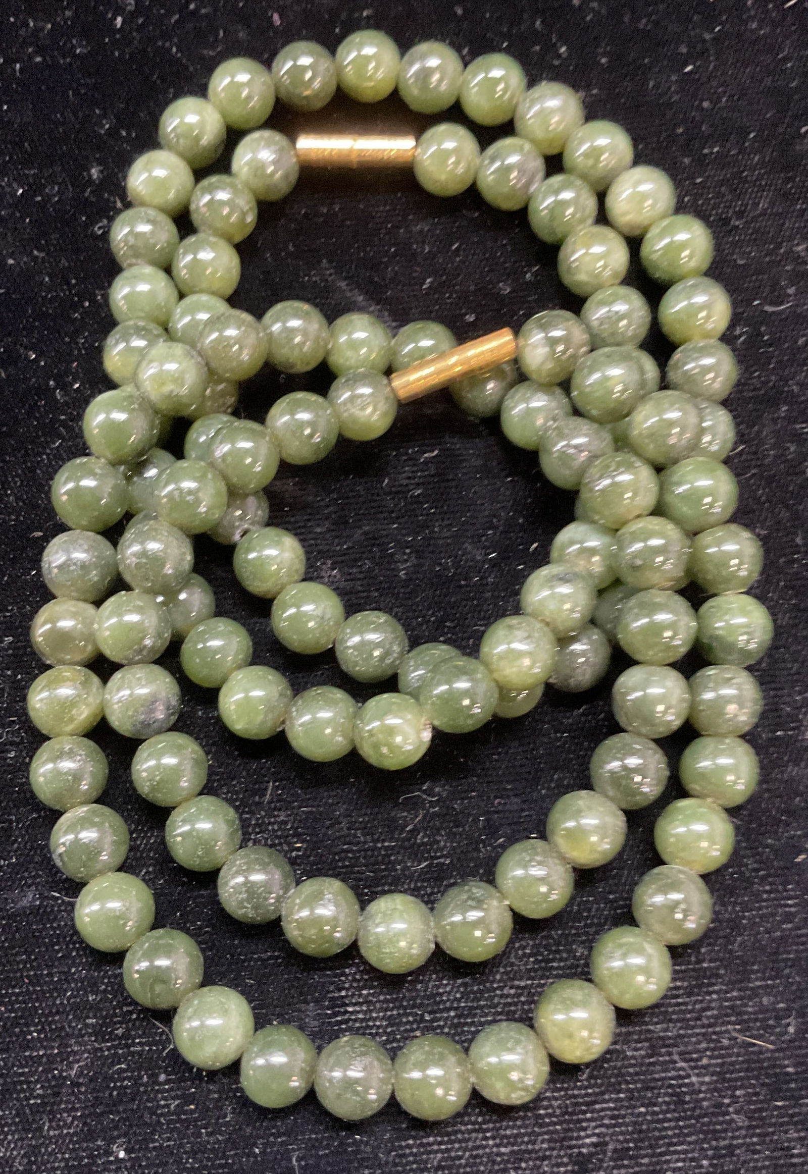 Lot 2 Vintage Jade Beaded Necklaces (1 of 6)