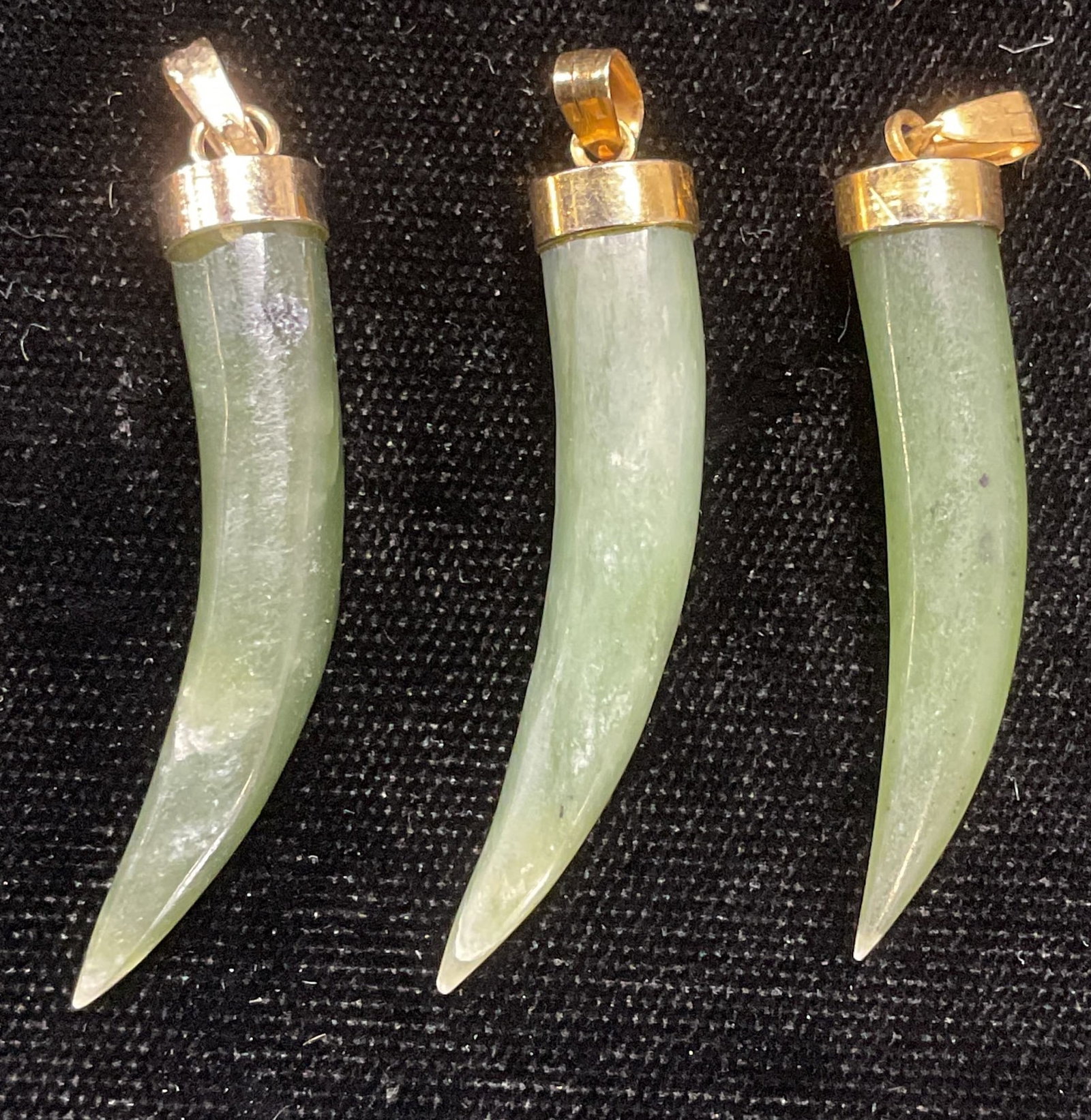 Lot 3 Vintage Carved Jade Claw Pendants: Lot of 3 vintage carved jade claw or tooth motif pendants. Largest approx 1.5 inches long. Some wear including scratching. Jewelry, estate jewelry, fine jewelry, fashion jewelry, cocktail jewelry, acc