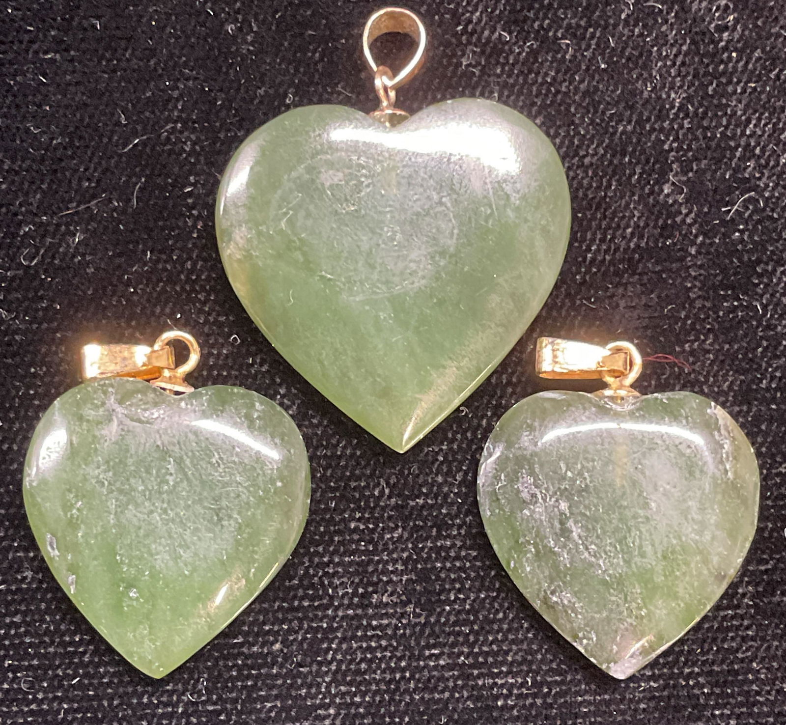 Lot 3 Vintage Carved Jade Heart Pendants: Lot of 3 Vintage carved jade heart motif pendants. Largest measures approx 1 x 1 inches. Some wear including scratching. Jewelry, estate jewelry, fine jewelry, fashion jewelry, cocktail jewelry, acces