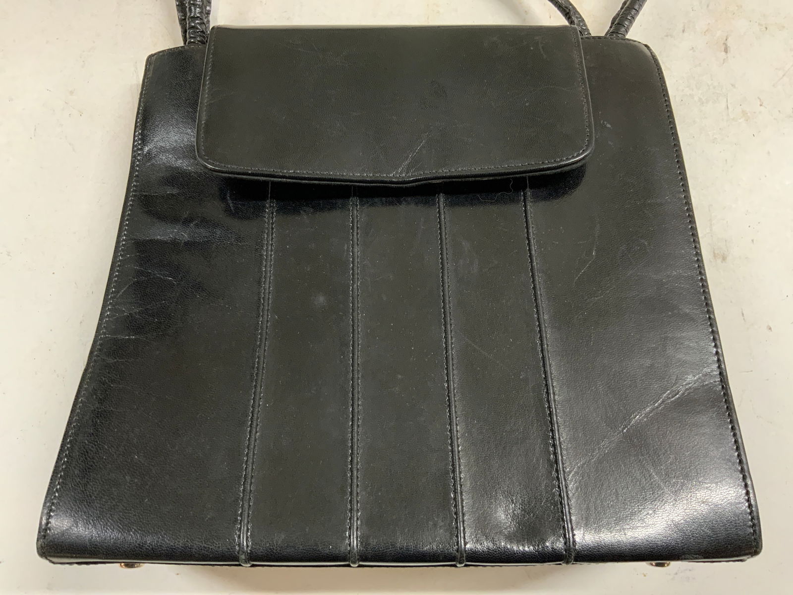 CASADEI Womens Leather Purse Blk ITALY: Plaque on interior reads CASADEI MADE IN ITALY. Purse is black toned, appears to be leather possibly leatherette. Top of bag has flap with magnetic button clasp. Interior has 1 zippered pocket. Purse