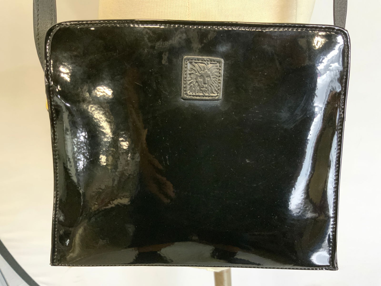 ANNE KLEIN BY CALDERON Blk Patent Leather Purse (1 of 9)