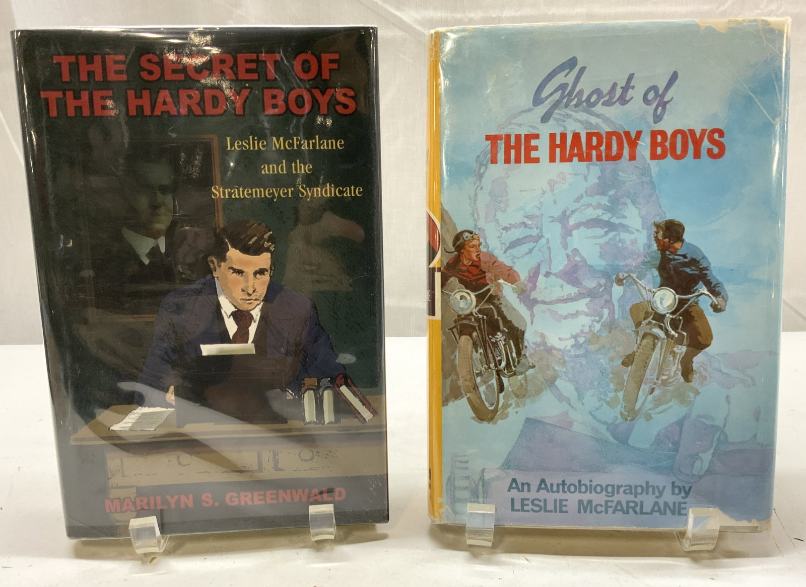 Lot 2+ 1970-2000s The Hardy Boys Books MCFARLANE+: Lot 2+ 1970-2000s The Hardy Boys Books MCFARLANE+ Lot includes, The Secret of the Hardy Boys by Leslie Mcfarlane & Stratemeyer Syndicate. Ghost of The Hardy Boys by Leslie Mcfarlane. COPYRIGHT 1976 by