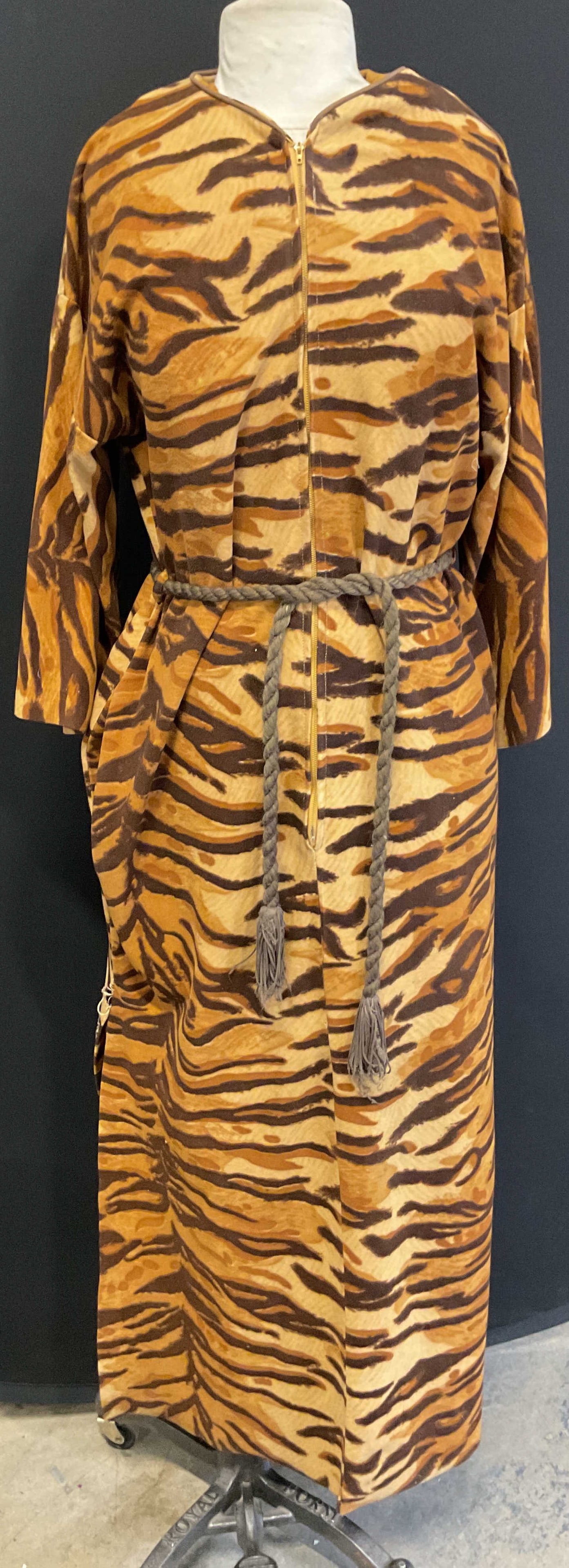 Vtg Tiger Patterned Robe Dress w Rope Tie (1 of 8)