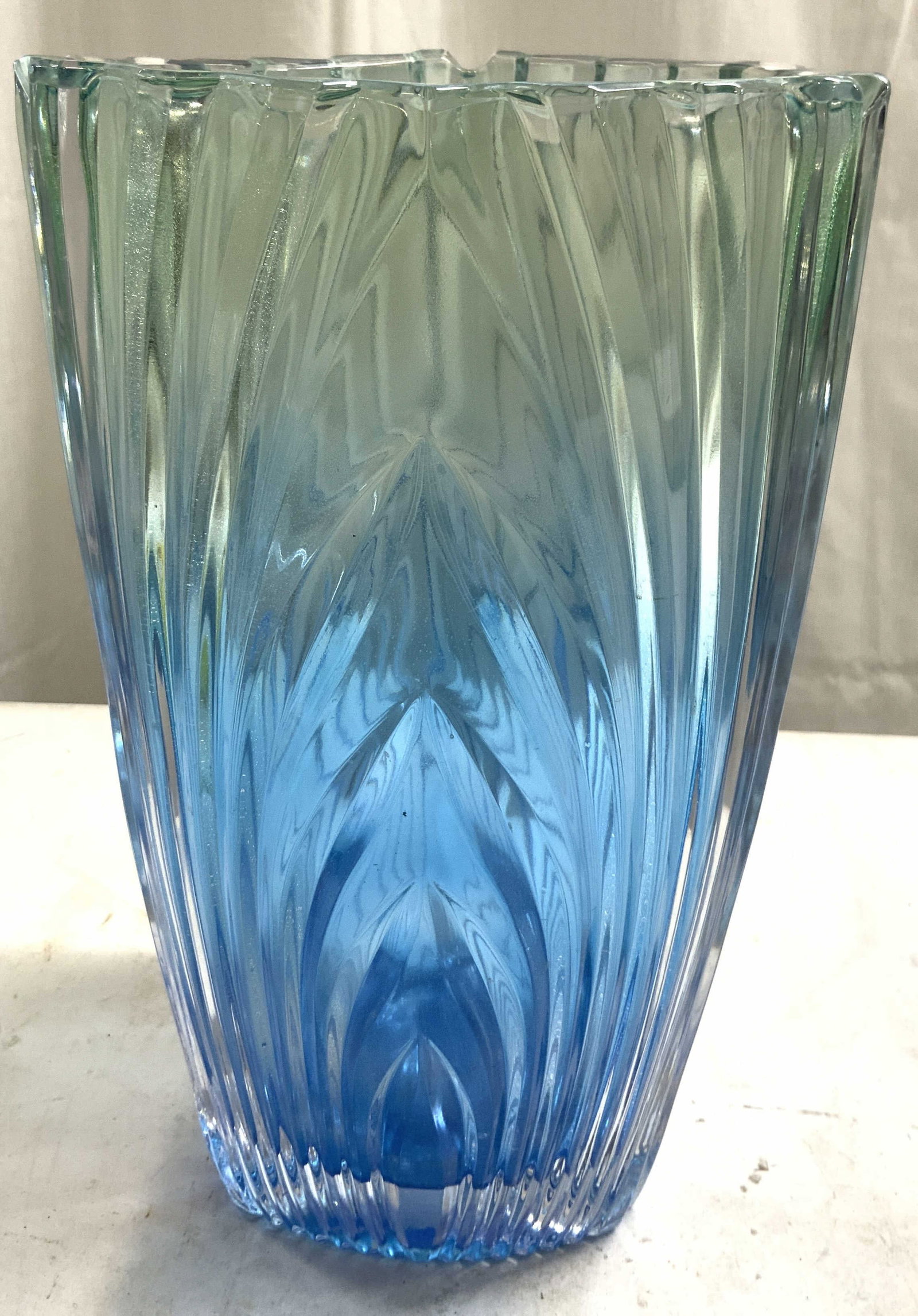 STUDIO NOVA Vtg Ribbed Art Glass Vase: Vase appears to be STUDIO NOVA (No apparent markings). Piece is light blue toned and glass. Vase is ribbed. Teeth to outer rim. Vase is vintage. Piece measures approximately 10.25 inches tall 5 inches