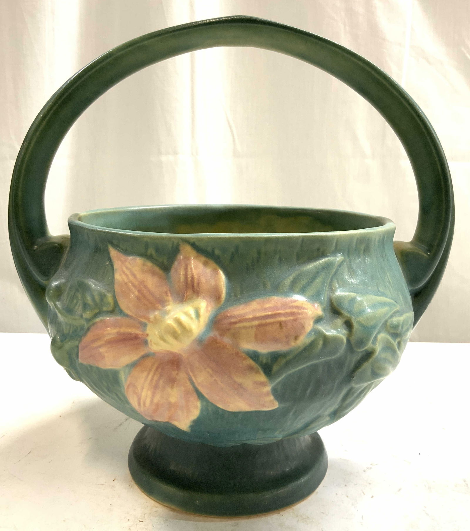 ROSEVILLE USA Majolica Ceramic Floral Bskt W Hndl (1 of 8)