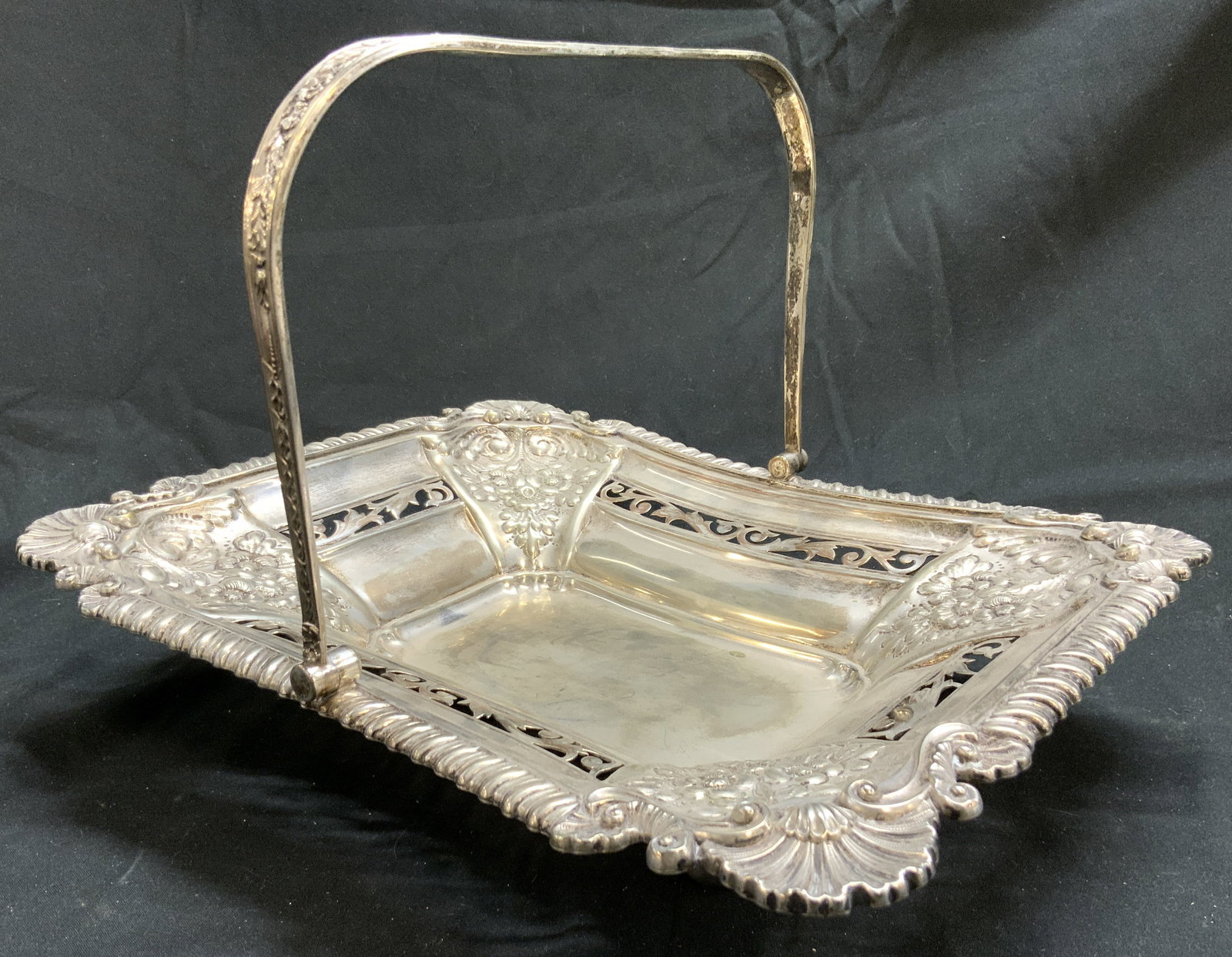 W LESLIE & CO EPNS Aesthetic Mvmt Basket W Hndl (1 of 9)