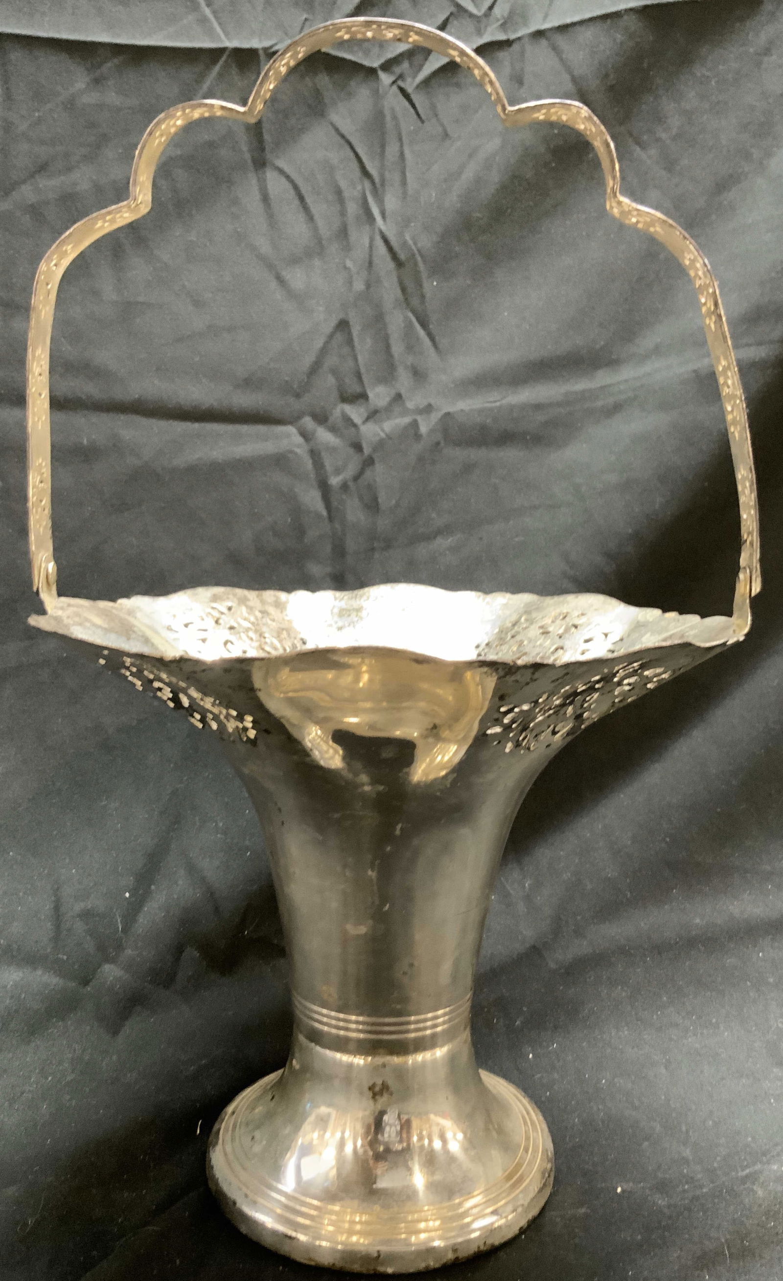 Vntg Silver Plated Wedding Basket W Handle (1 of 8)