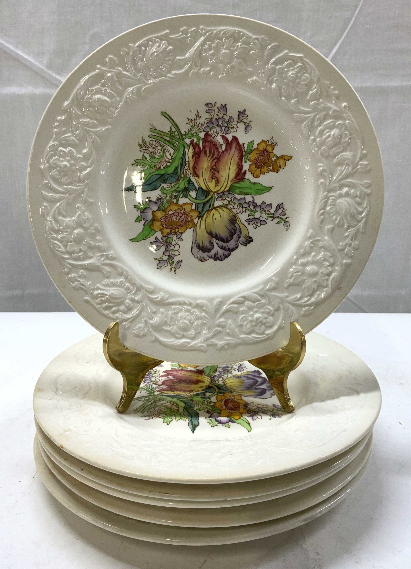 6 BOOTHS Silicon China Corinthian Plates ENGLAND: 6 BOOTHS Silicon China Corinthian Plates ENGLANDPlates feature a floral design at the center & an embossed Corinthian border. Plates have a silicon china material. Signed & marked on underside. Reads 