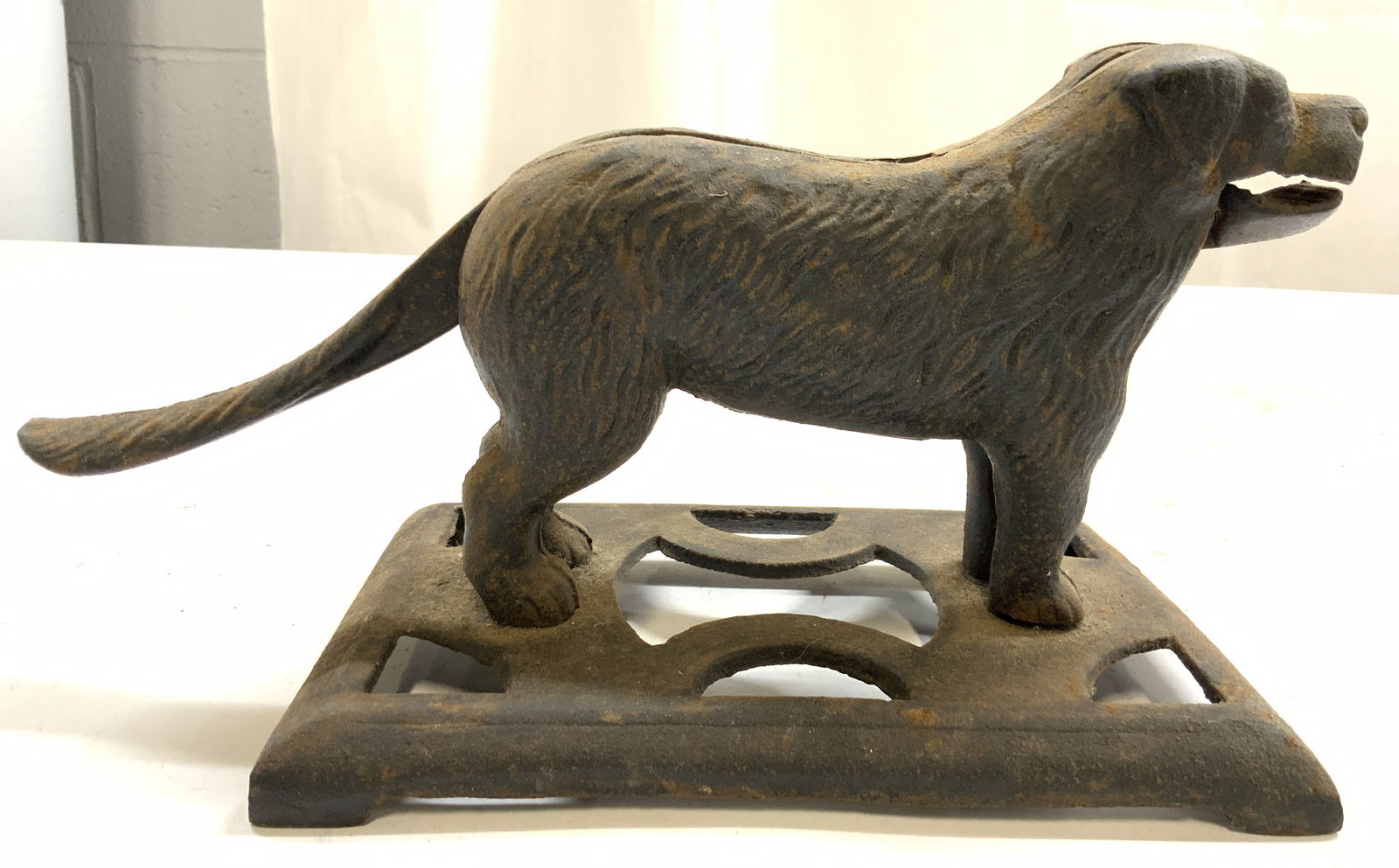 Bradley & Hubbard Cast Iron Dog Nutcracker (1 of 8)