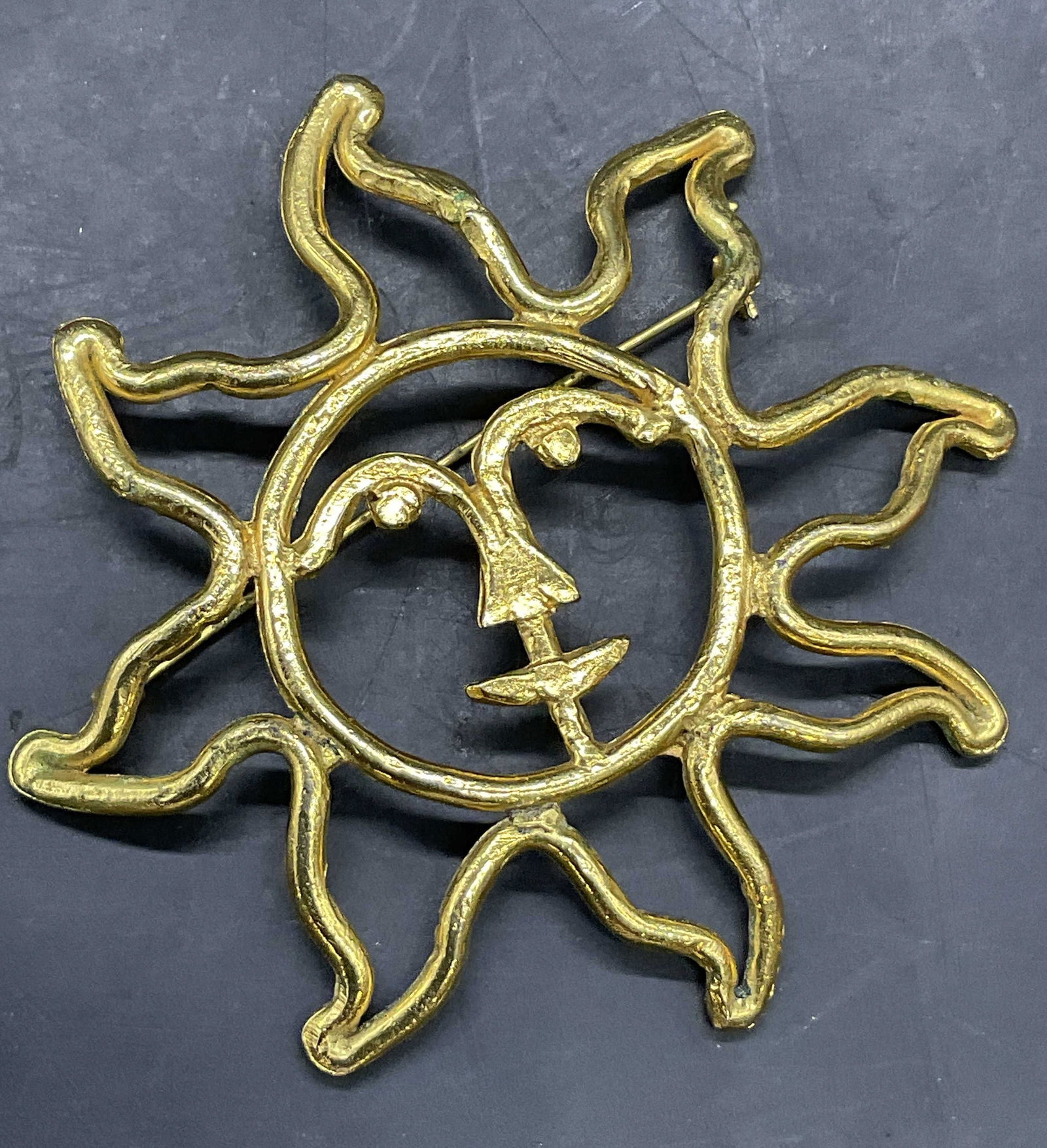 JOY Signed Vintage Gold Tone Metal Sun Brooch (1 of 8)