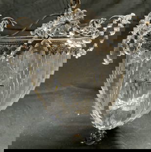 Schonbek Bagatelle Collection Light Fixture: Light fixture appears to be From the SCHONBEK BAGATELLE COLLECTION (No apparent markings) light fixture has Scalloped glass structure with spherical form glass at bottom. Piece has metal chain link, g