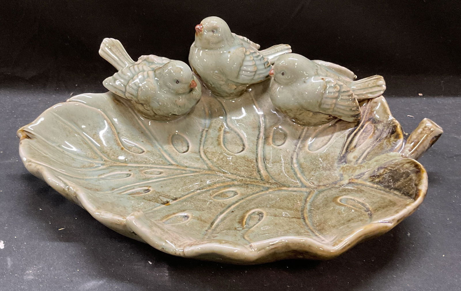Green Art Pottery Birds & Leaf Dish (1 of 6)