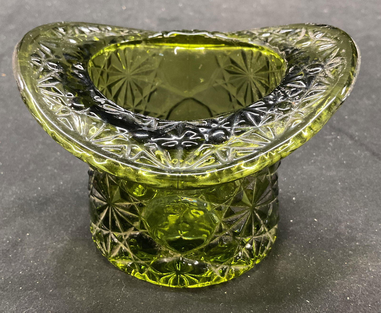 Vtg Fenton Daisy Button Green Glass Top Hat Dish (1 of 7)